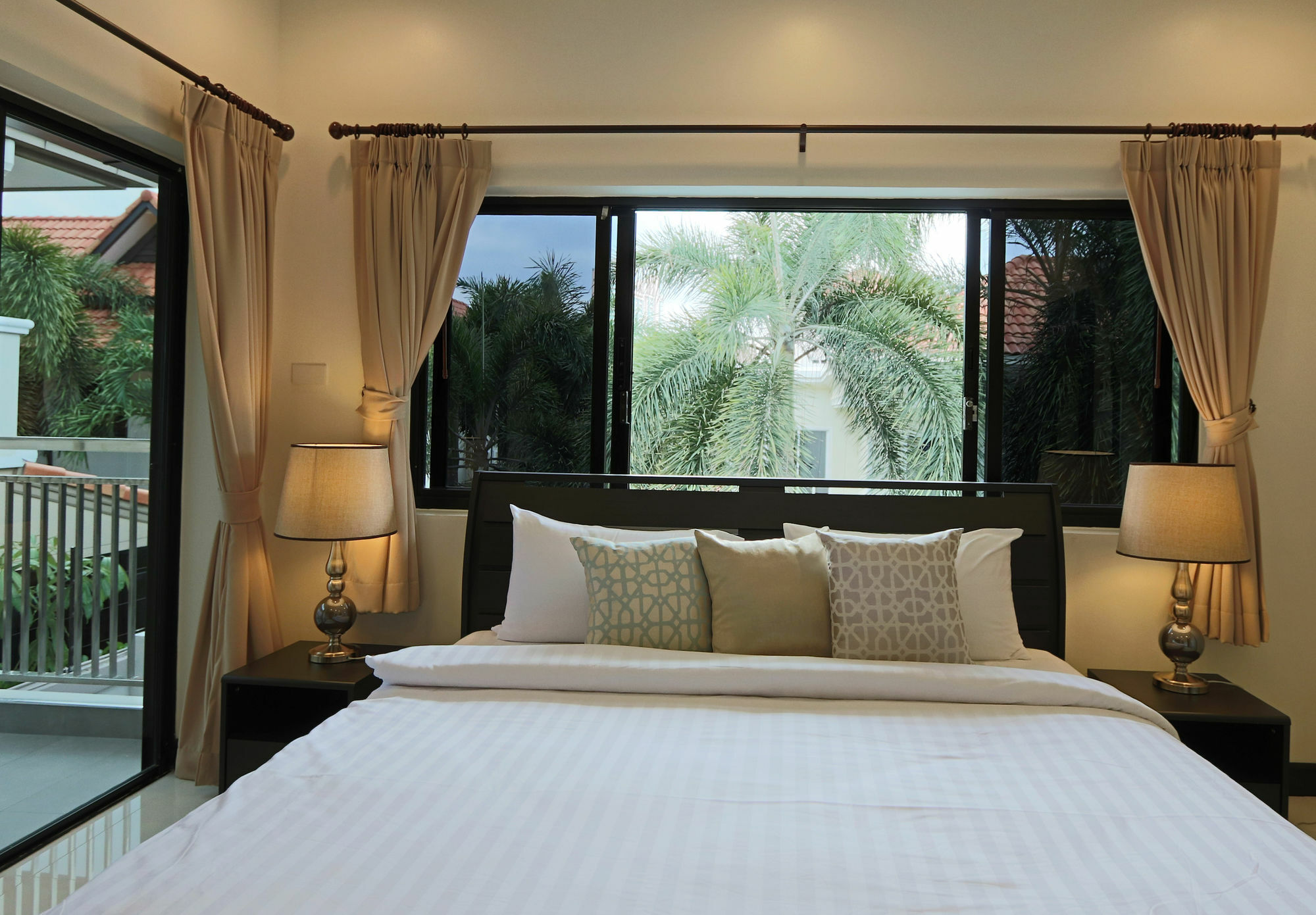 Pattaya Holiday Villas Банг Ламунг Екстериор снимка
