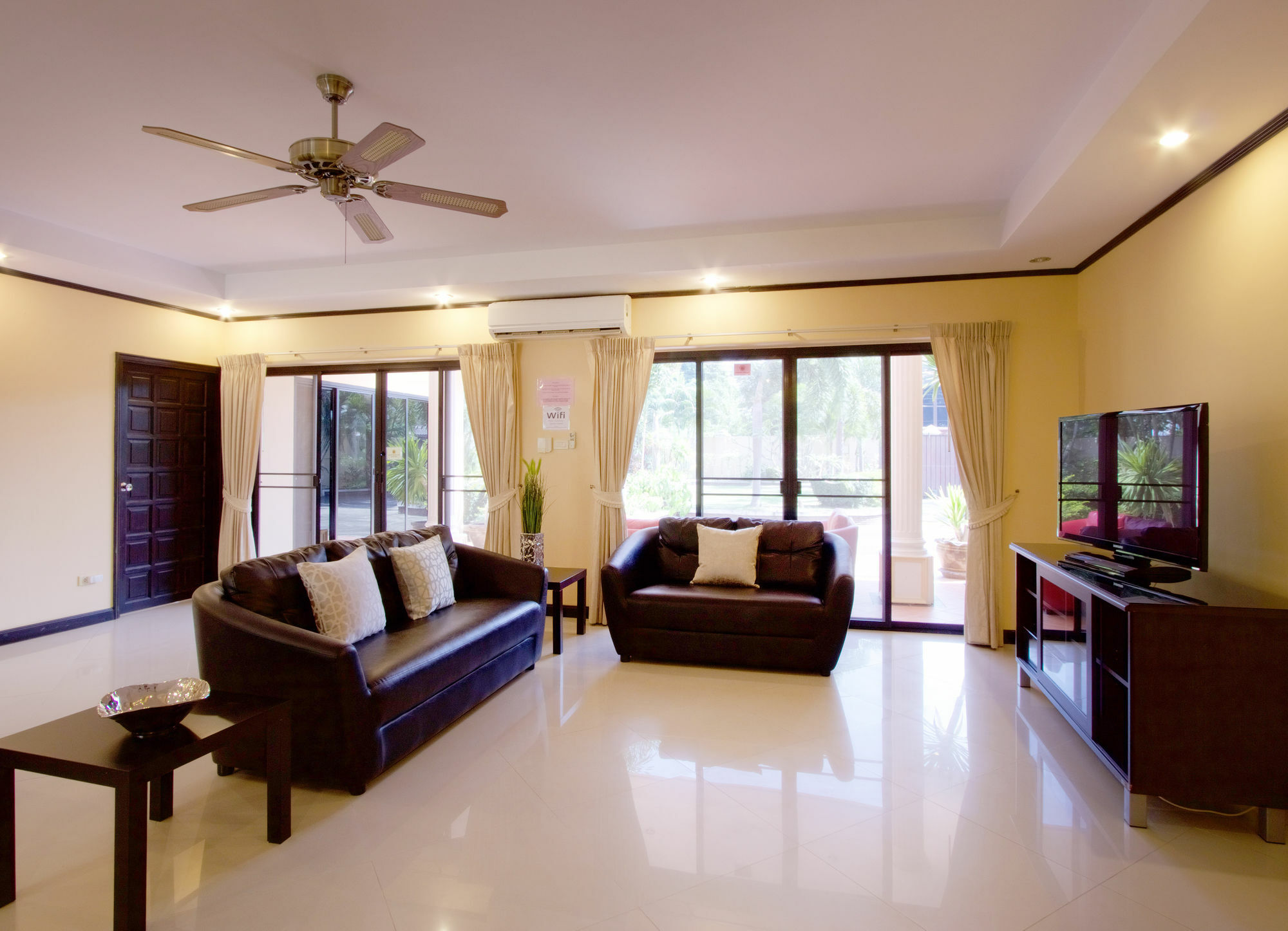 Pattaya Holiday Villas Банг Ламунг Екстериор снимка
