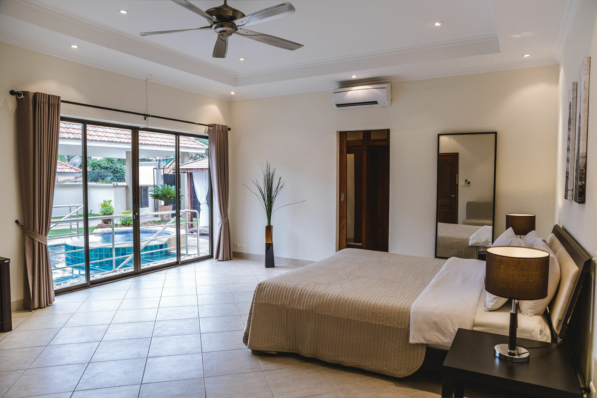 Pattaya Holiday Villas Банг Ламунг Екстериор снимка
